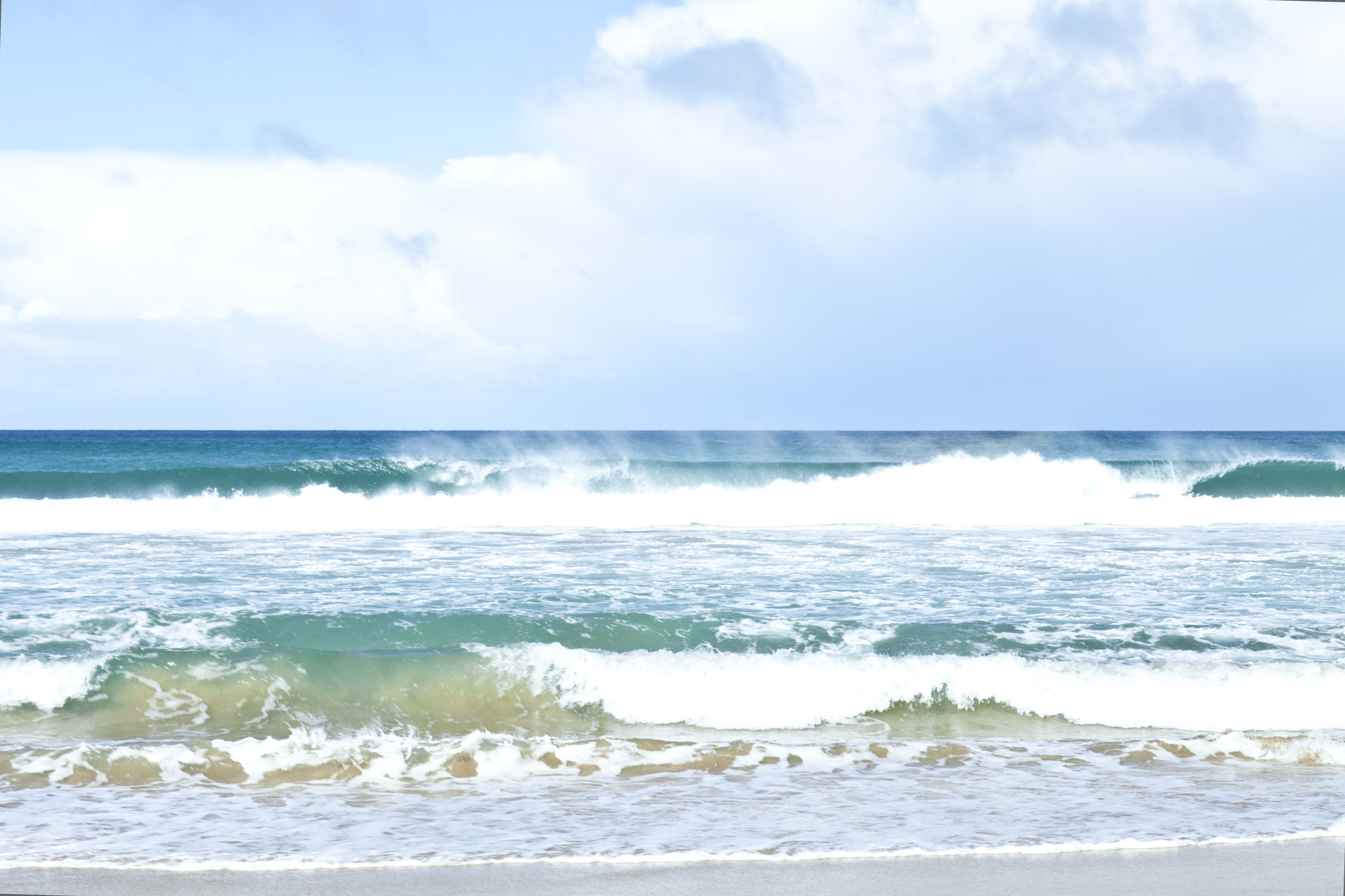 Моря океаны игра. Фотообои волны моря. Фотообои небольшая волна. Океан море Березники.